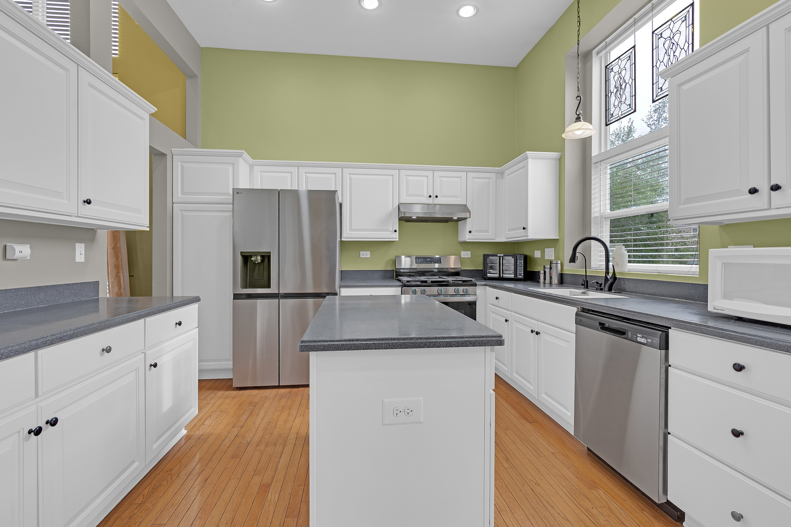 2324 Tracy Lane, Algonquin, IL 60102