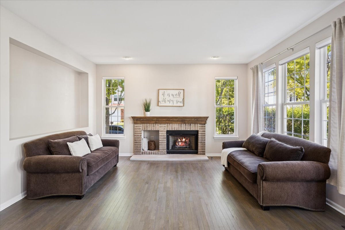 2409 Meadowbrook Lane, Westchester, IL 60154