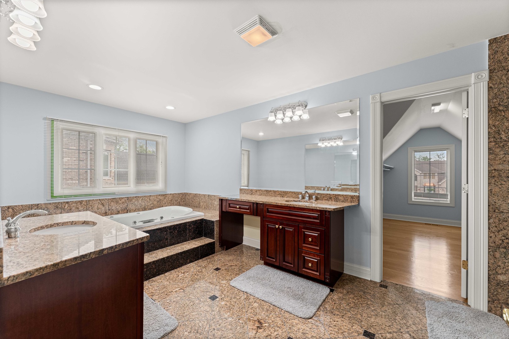 281 N Forest Drive, Addison, IL 60101