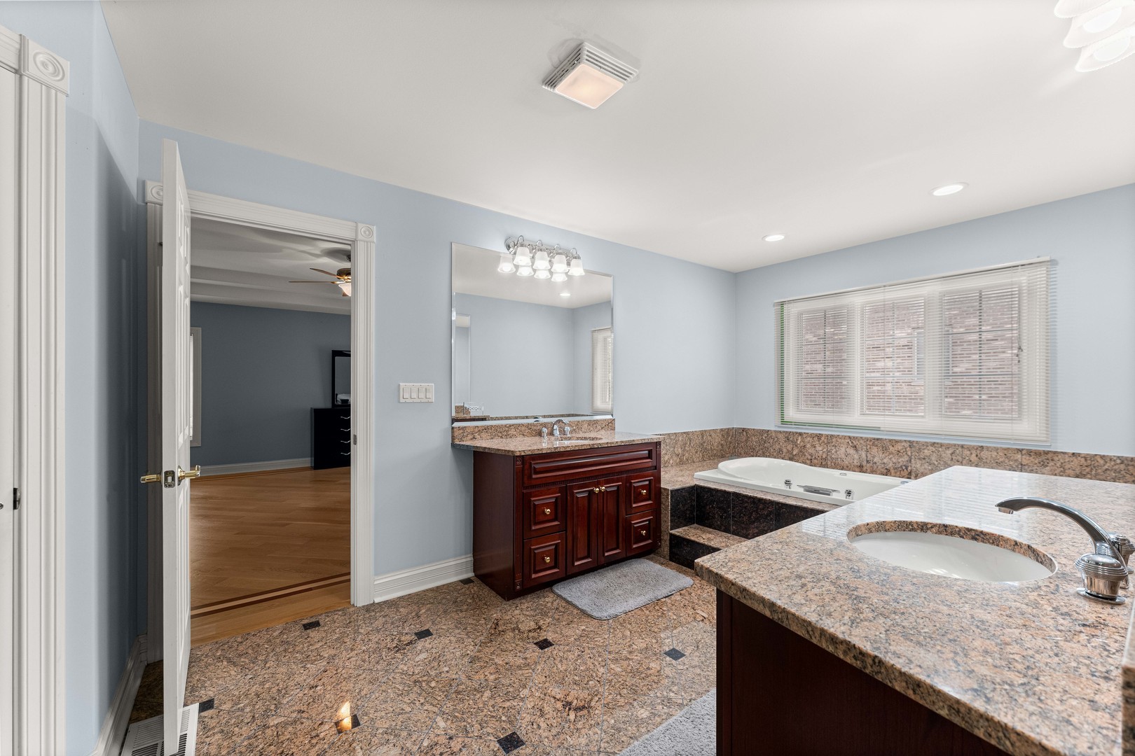 281 N Forest Drive, Addison, IL 60101
