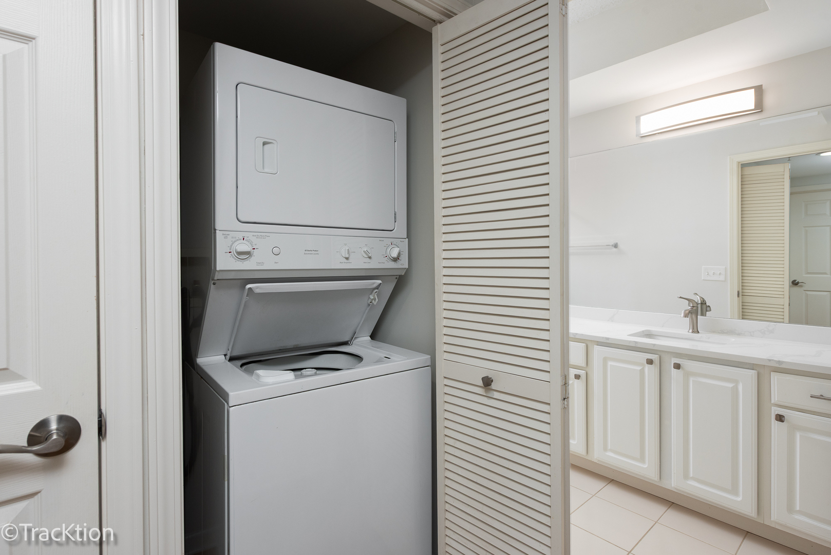1 S Lincoln Avenue #208, Lombard, IL 60148
