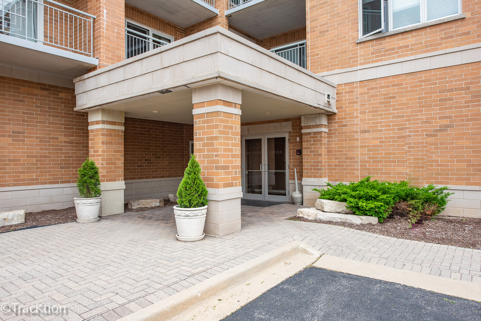 1 S Lincoln Avenue #208, Lombard, IL 60148