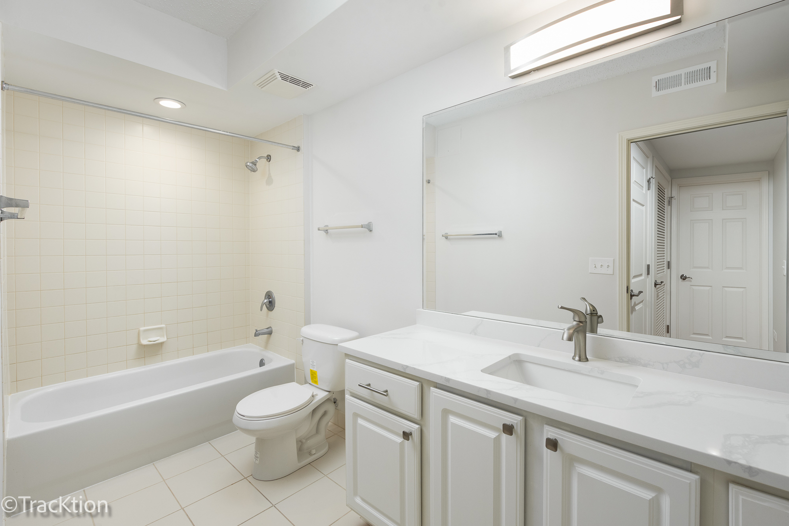 1 S Lincoln Avenue #208, Lombard, IL 60148