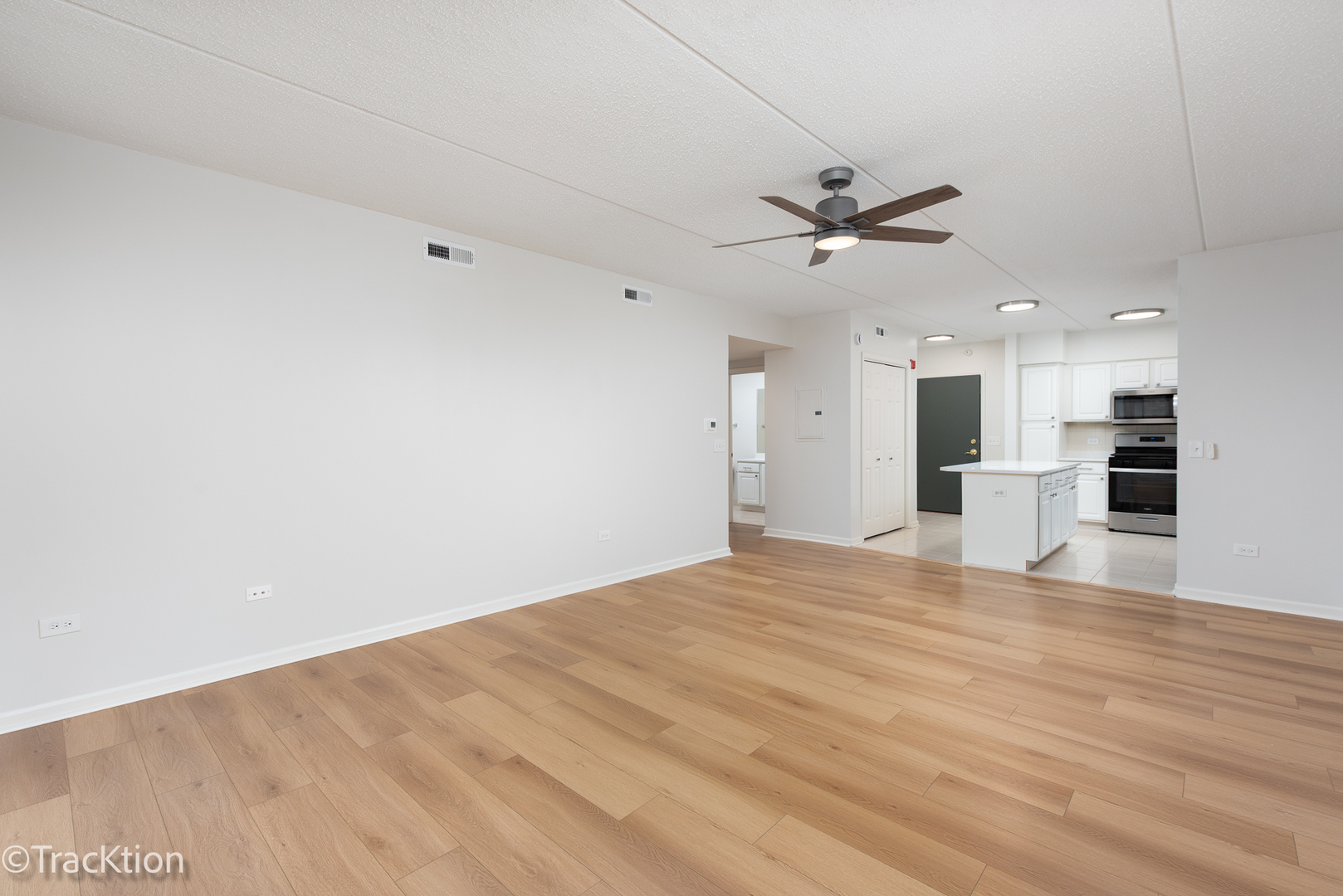 1 S Lincoln Avenue #208, Lombard, IL 60148