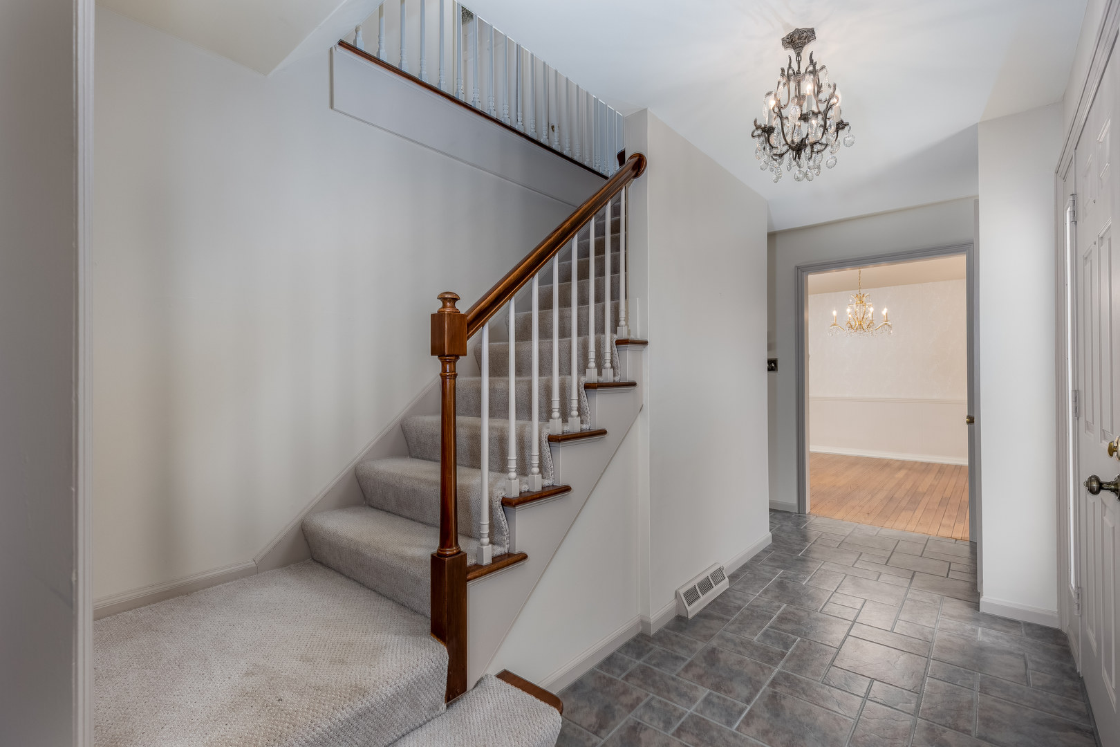 11 Oaklane Drive, Ottawa, IL 61350