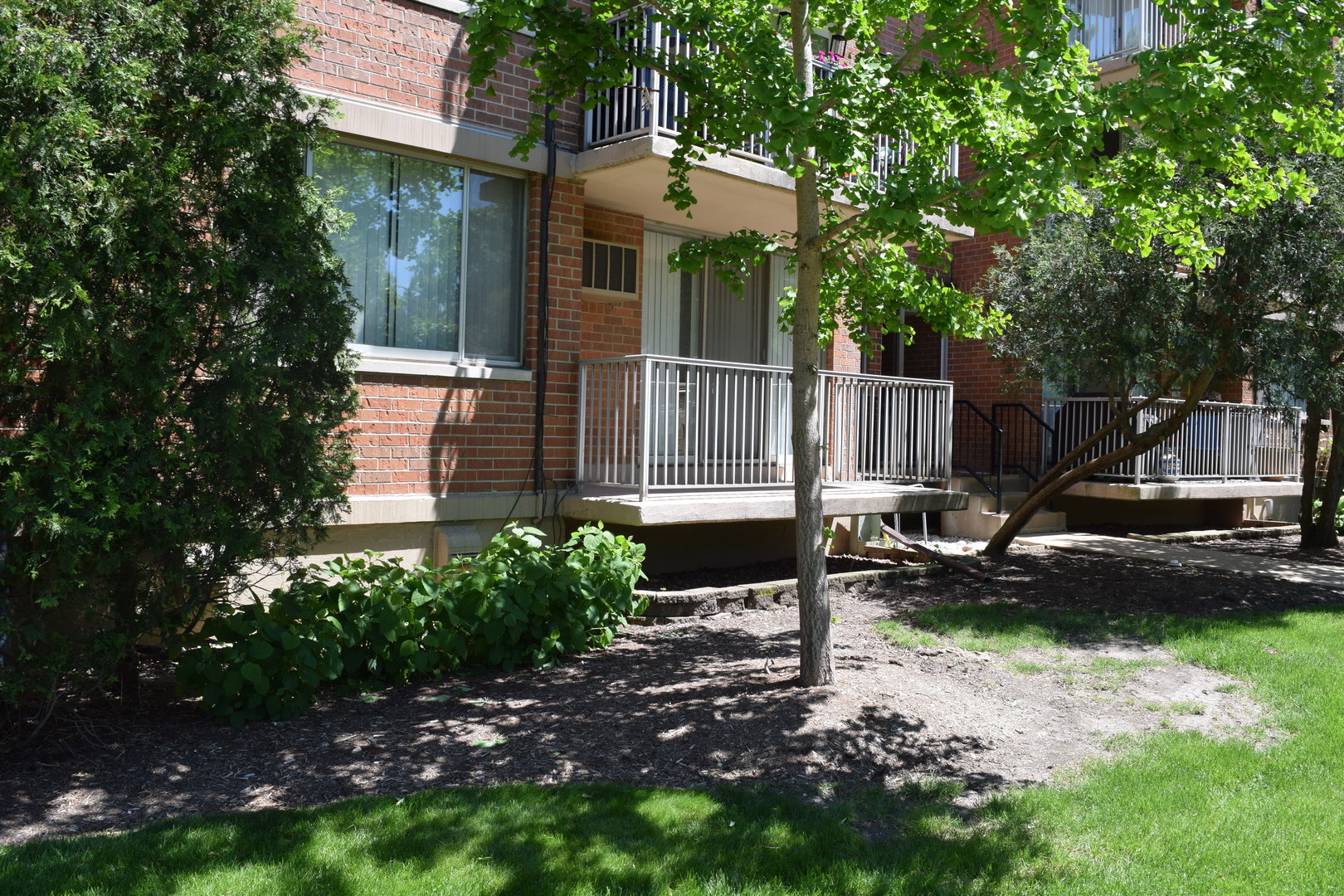 2222 S Stewart Avenue #1H, Lombard, IL 60148