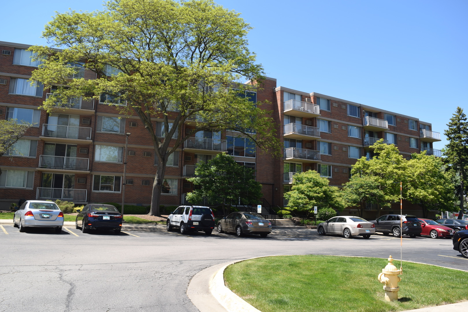 2222 S Stewart Avenue #1H, Lombard, IL 60148