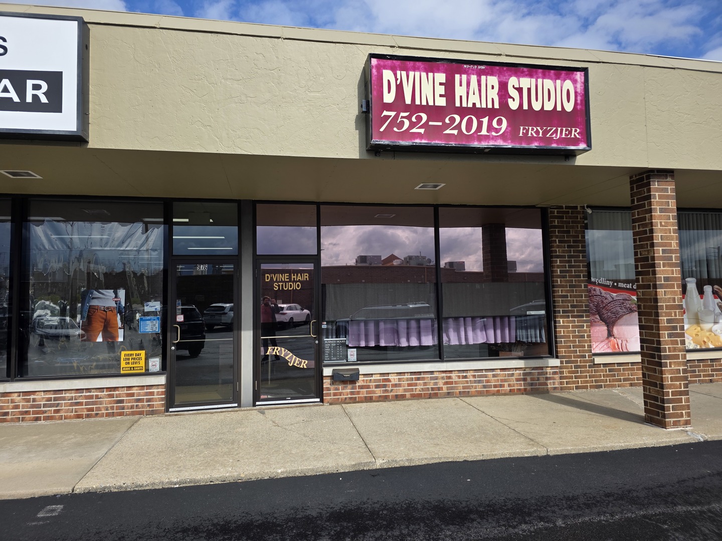974 E Rollins Road, Round Lake Beach, IL 60073