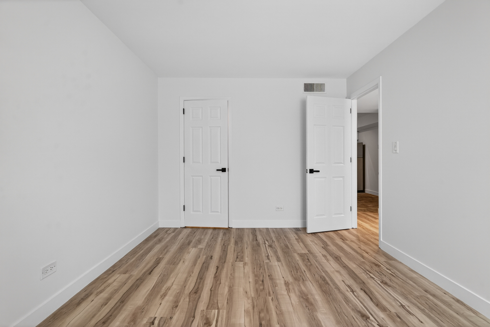 684 QUINCY BRIDGE Lane #202, Glenview, IL 60025