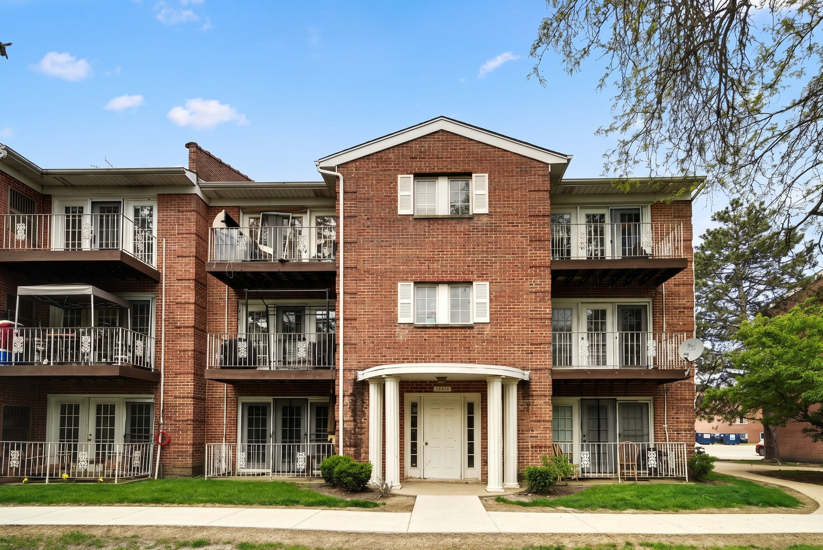 684 QUINCY BRIDGE Lane #202, Glenview, IL 60025