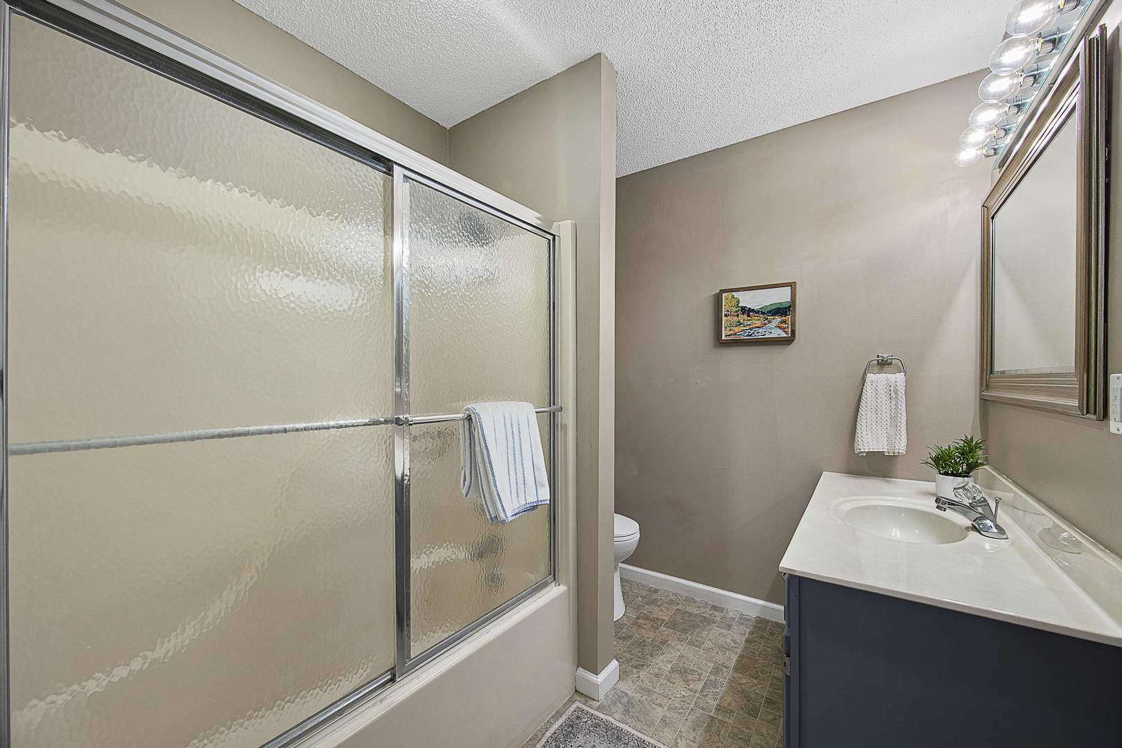 1202 Kenneth Drive, Bloomington, IL 61704