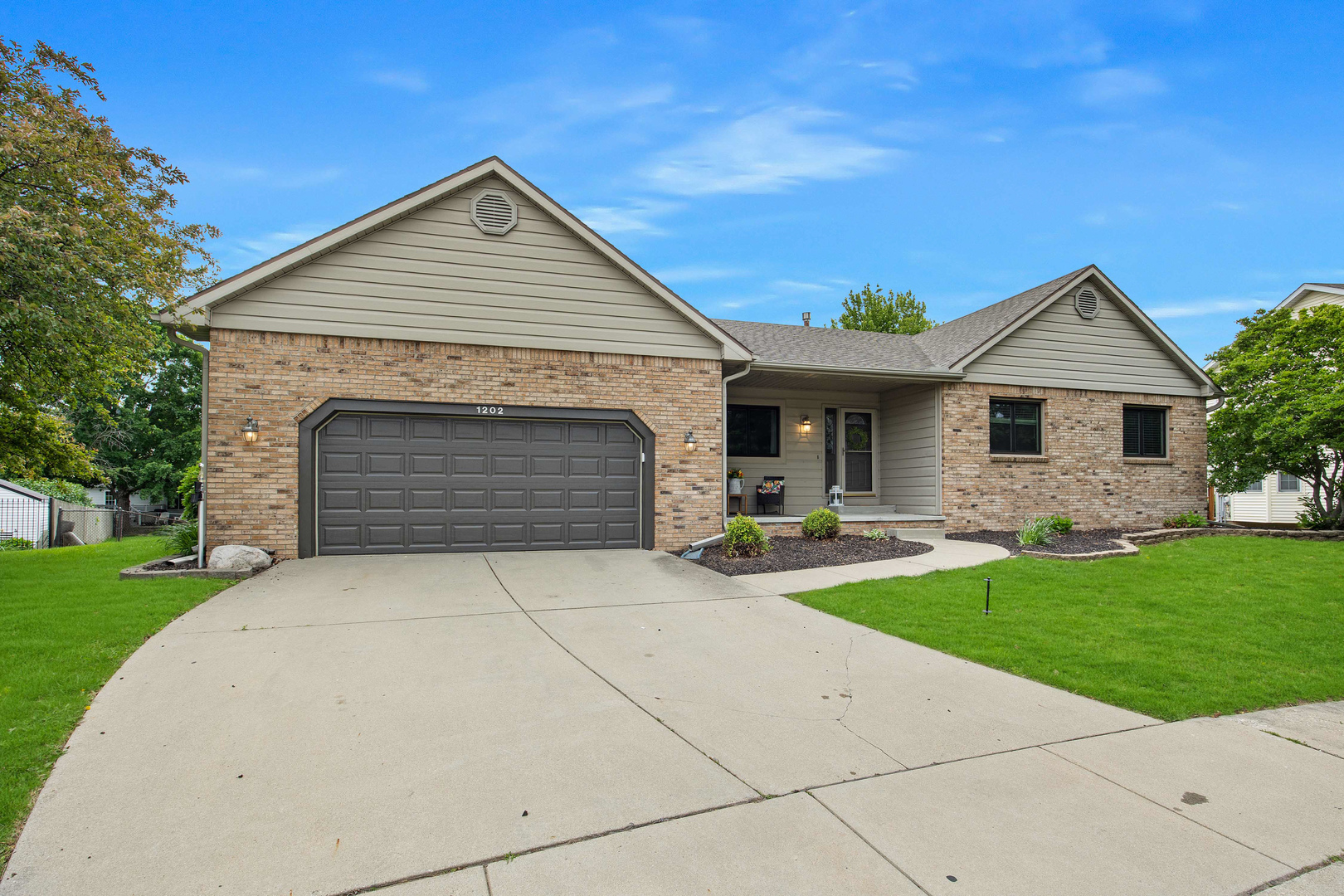 1202 Kenneth Drive, Bloomington, IL 61704