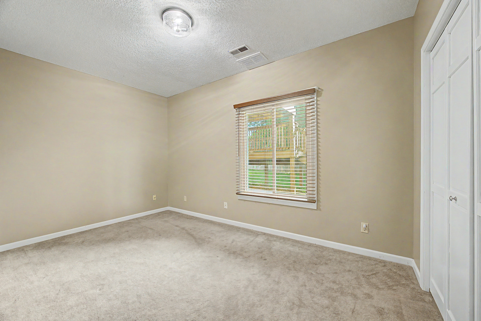 1202 Kenneth Drive, Bloomington, IL 61704