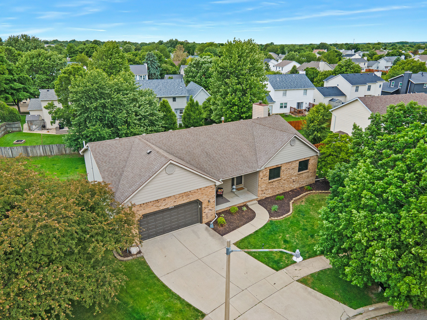 1202 Kenneth Drive, Bloomington, IL 61704