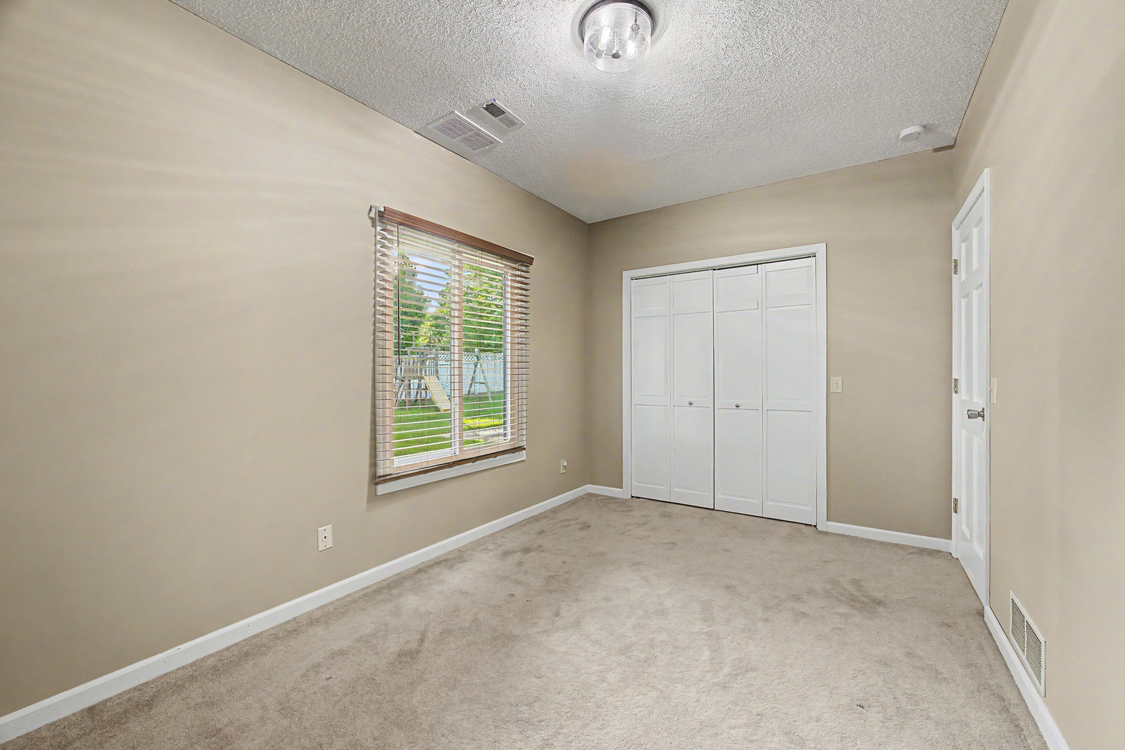 1202 Kenneth Drive, Bloomington, IL 61704