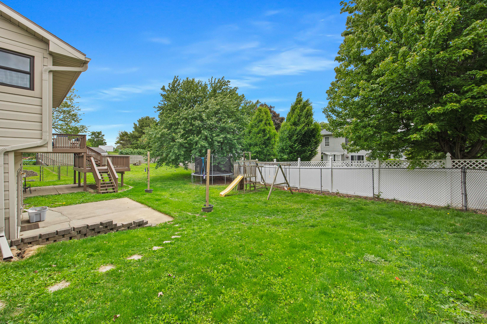 1202 Kenneth Drive, Bloomington, IL 61704