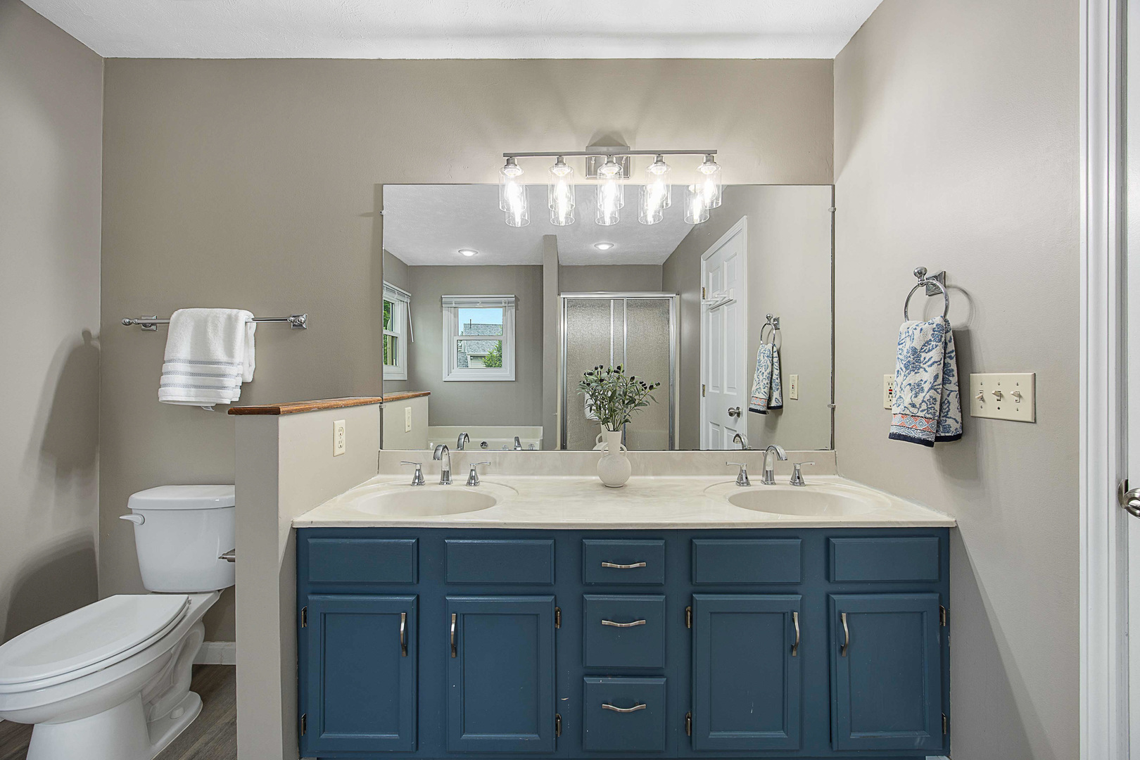 1202 Kenneth Drive, Bloomington, IL 61704
