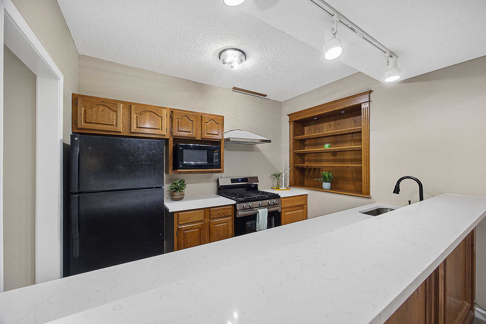 1202 Kenneth Drive, Bloomington, IL 61704
