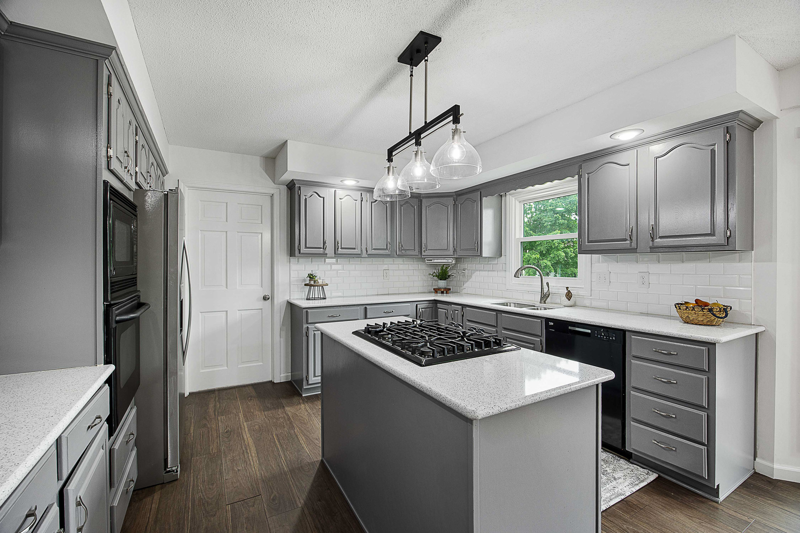 1202 Kenneth Drive, Bloomington, IL 61704