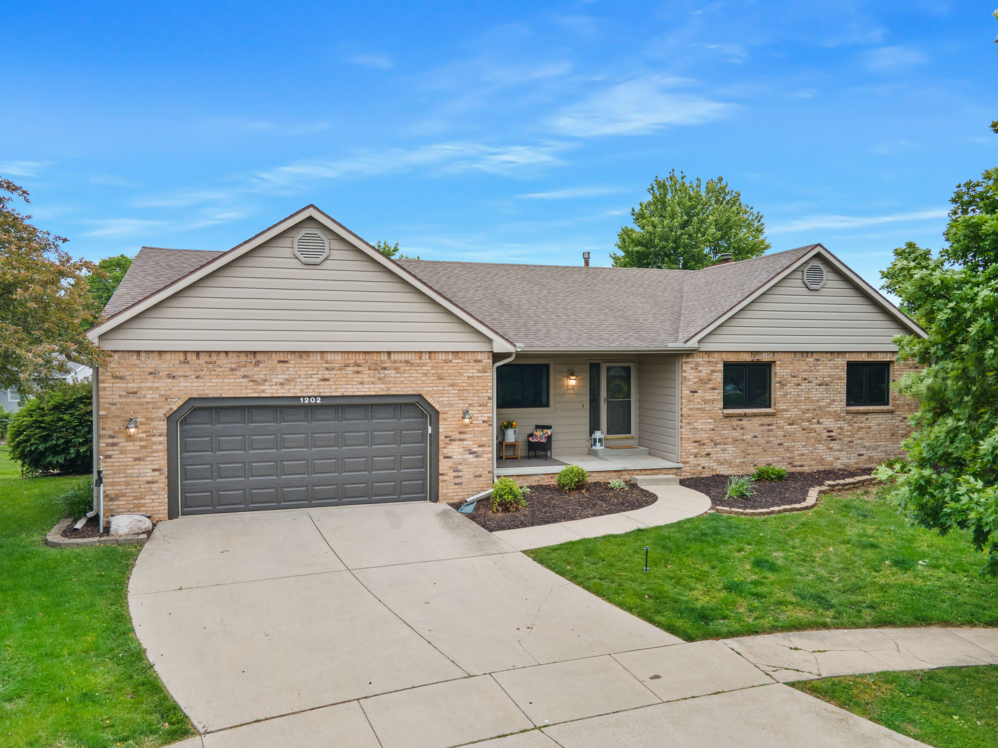 1202 Kenneth Drive, Bloomington, IL 61704