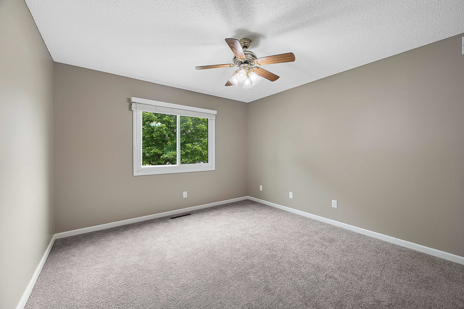 1202 Kenneth Drive, Bloomington, IL 61704