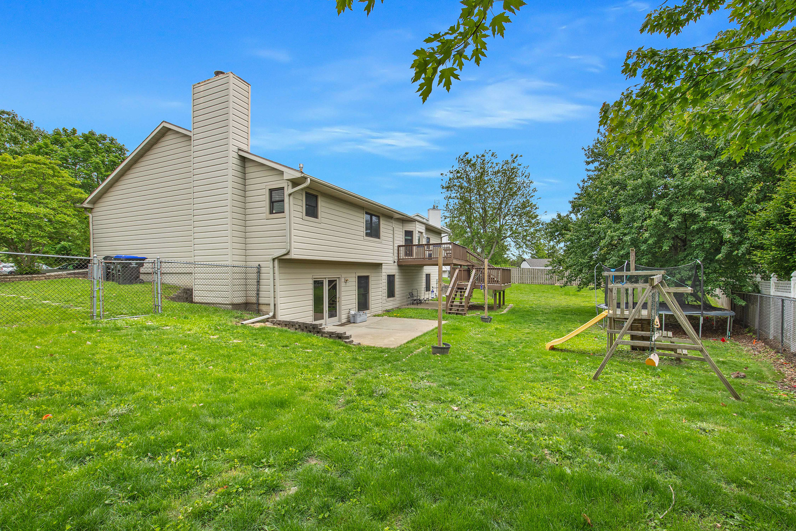 1202 Kenneth Drive, Bloomington, IL 61704