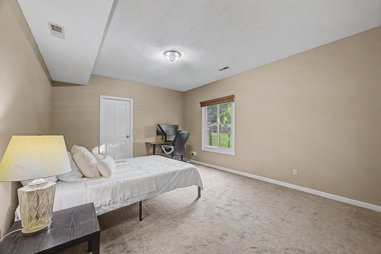 1202 Kenneth Drive, Bloomington, IL 61704