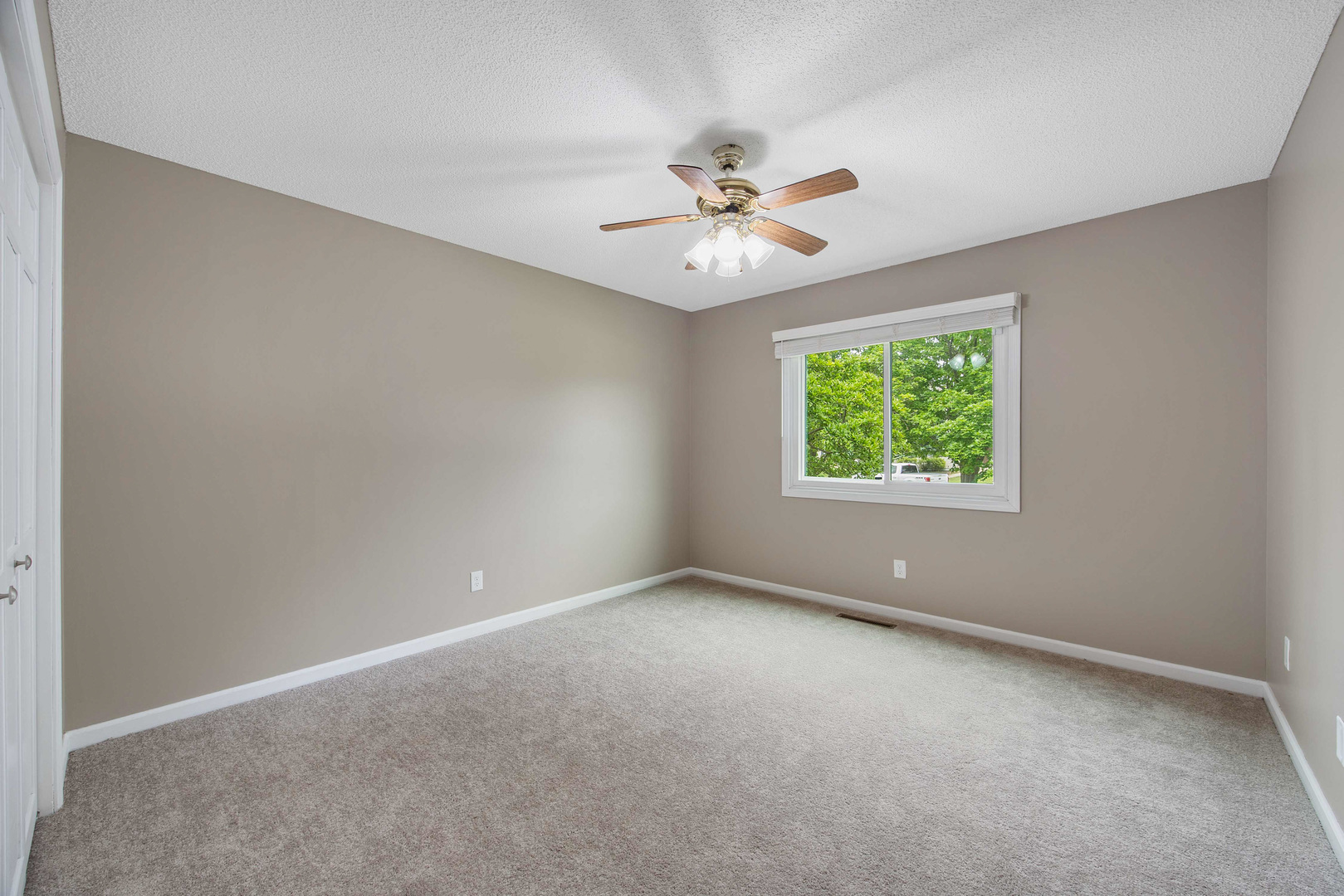 1202 Kenneth Drive, Bloomington, IL 61704