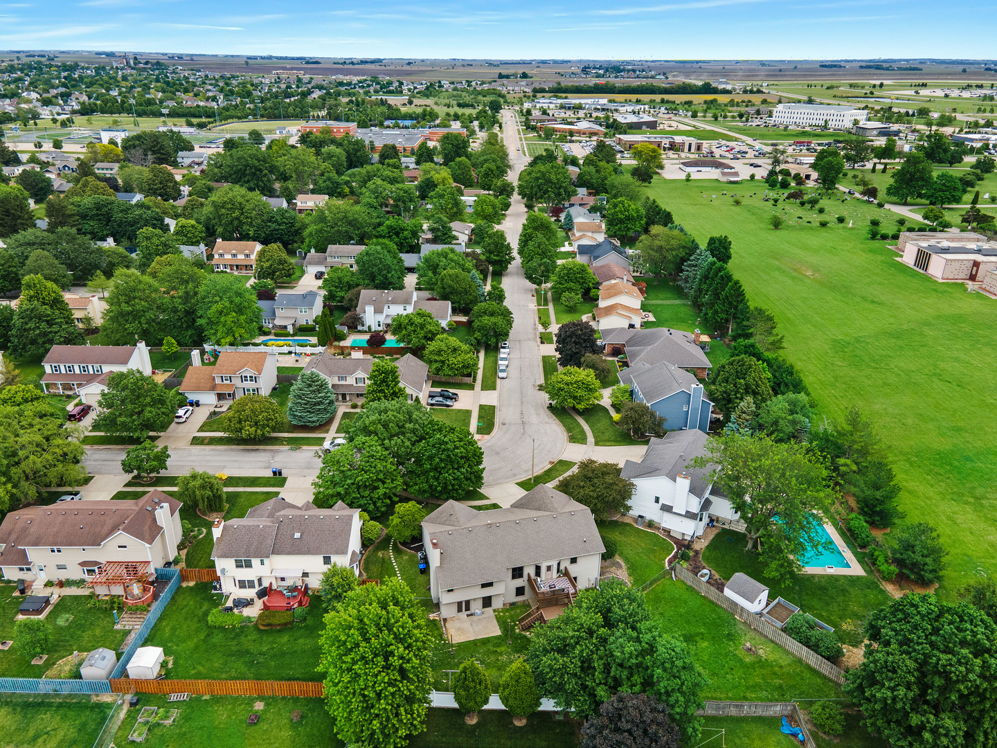 1202 Kenneth Drive, Bloomington, IL 61704