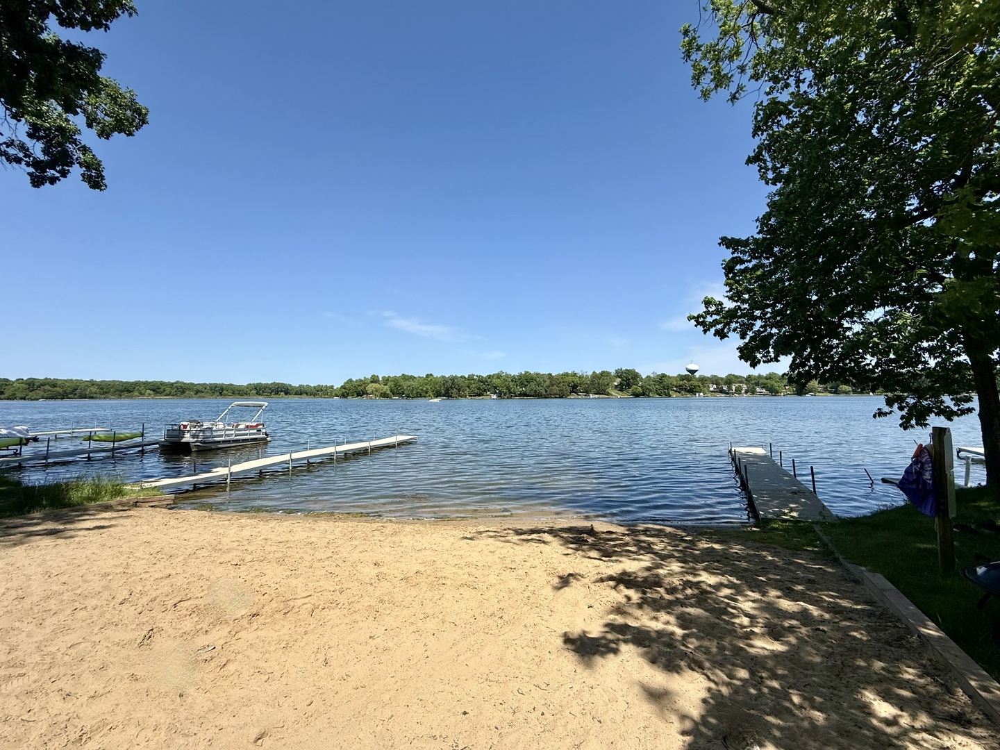 139 N Crooked Lake Lane, Lindenhurst, IL 60046