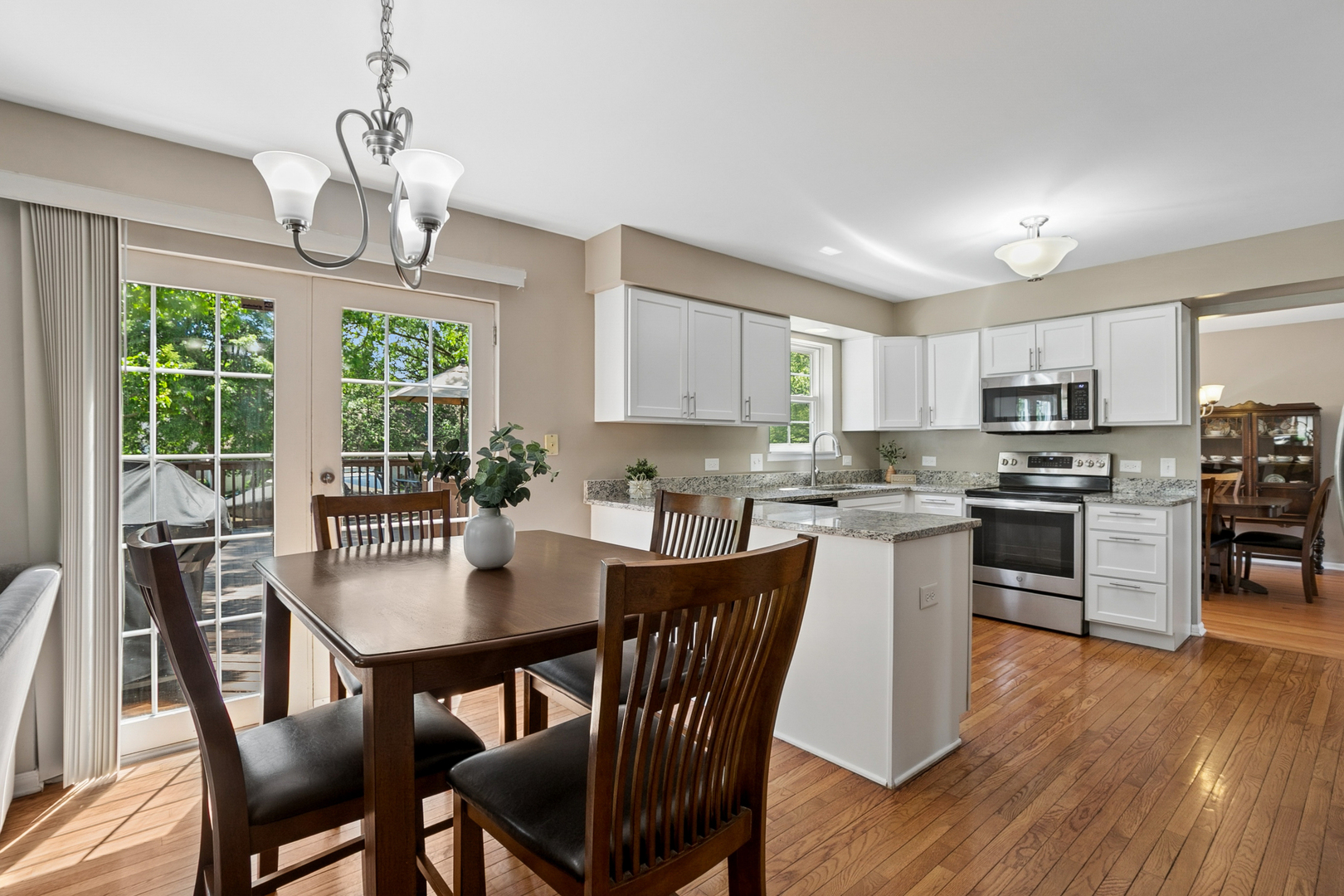 139 N Crooked Lake Lane, Lindenhurst, IL 60046
