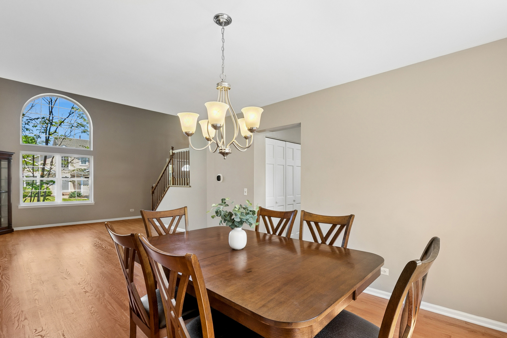 139 N Crooked Lake Lane, Lindenhurst, IL 60046