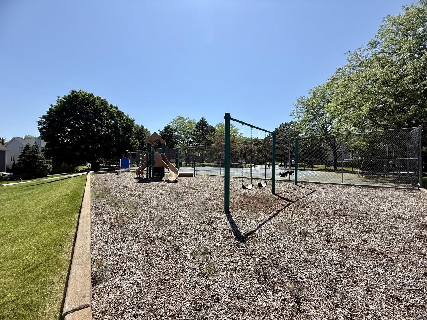 139 N Crooked Lake Lane, Lindenhurst, IL 60046