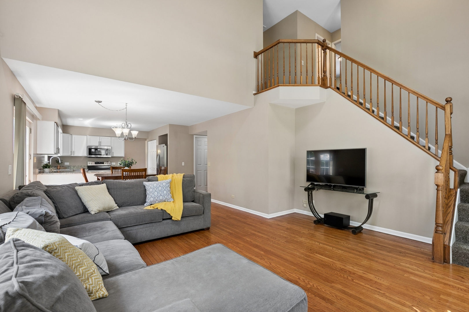 139 N Crooked Lake Lane, Lindenhurst, IL 60046