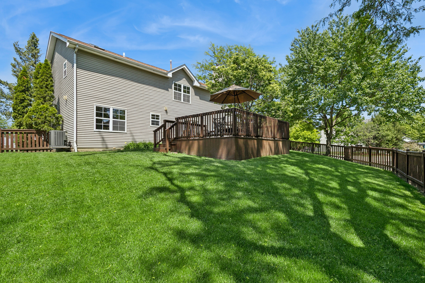 139 N Crooked Lake Lane, Lindenhurst, IL 60046