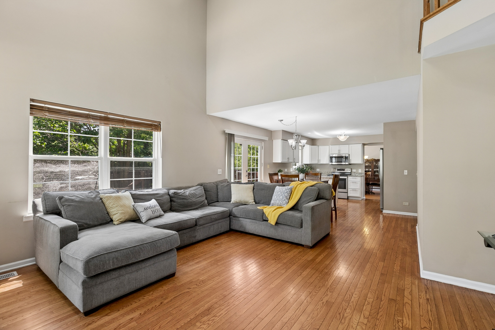 139 N Crooked Lake Lane, Lindenhurst, IL 60046