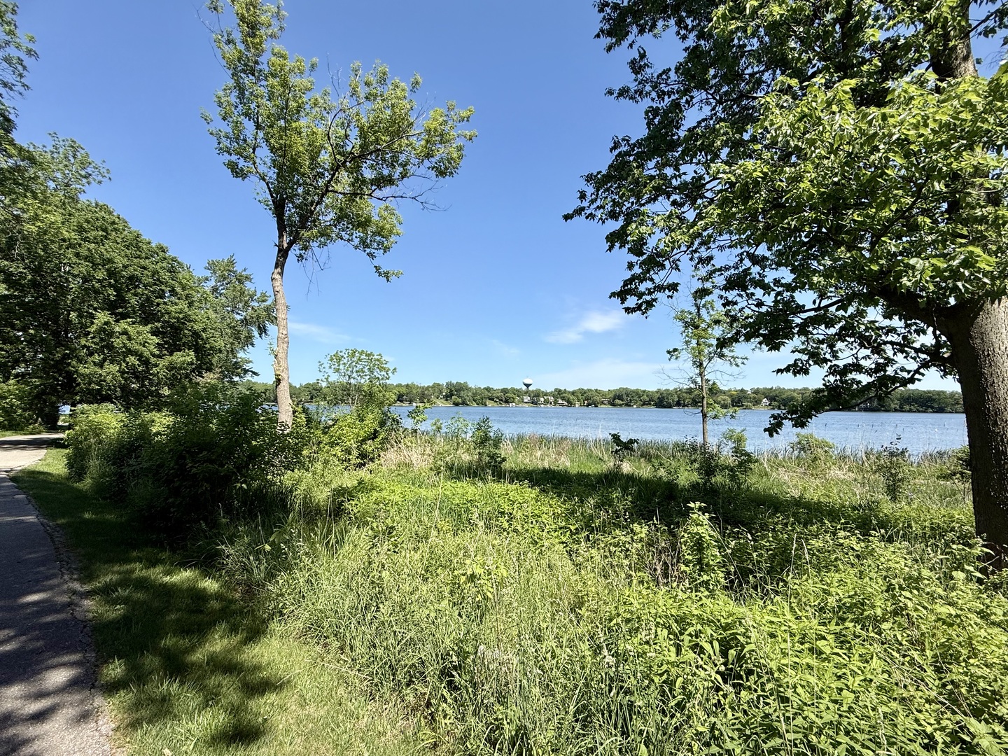 139 N Crooked Lake Lane, Lindenhurst, IL 60046