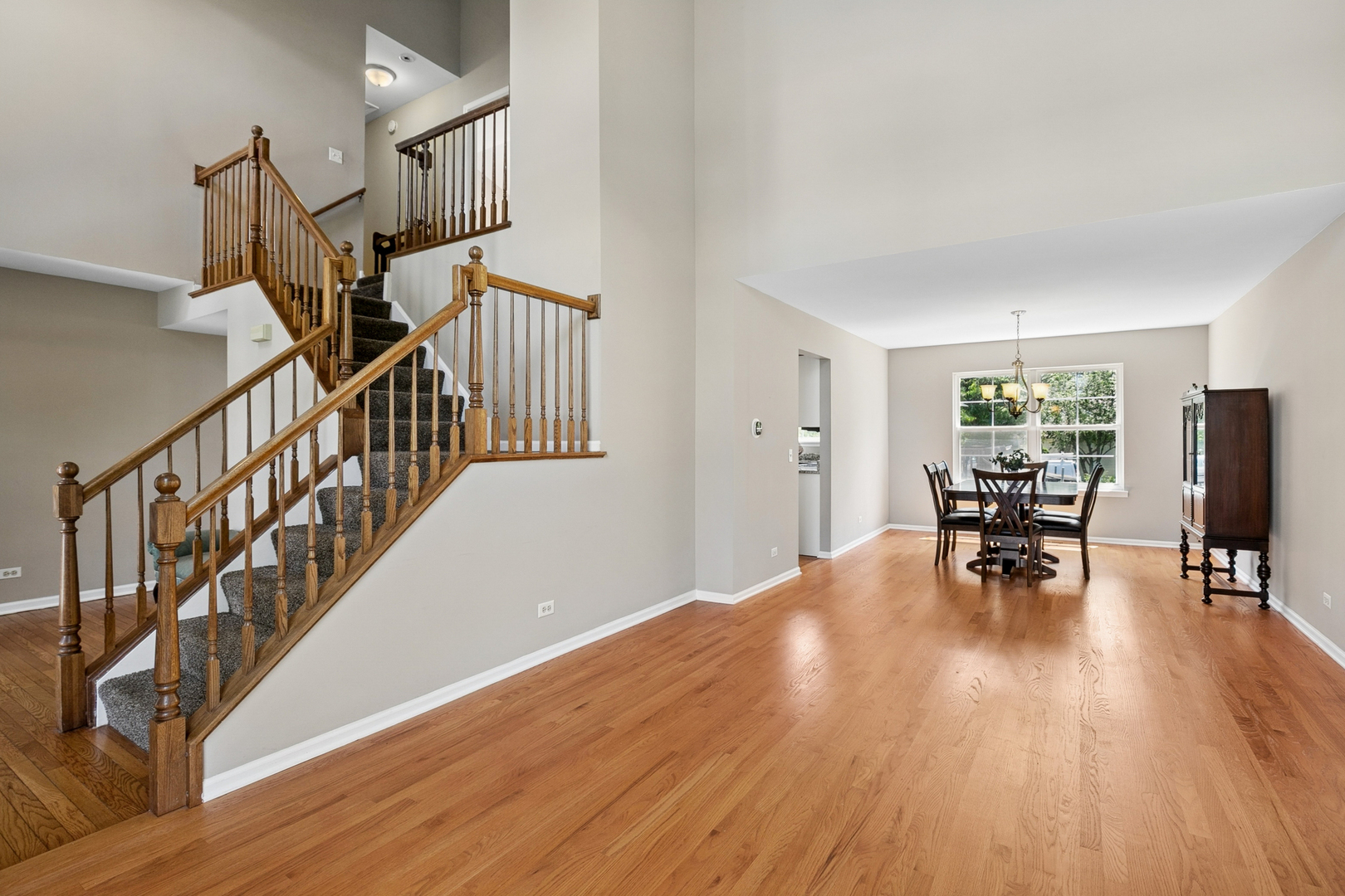 139 N Crooked Lake Lane, Lindenhurst, IL 60046
