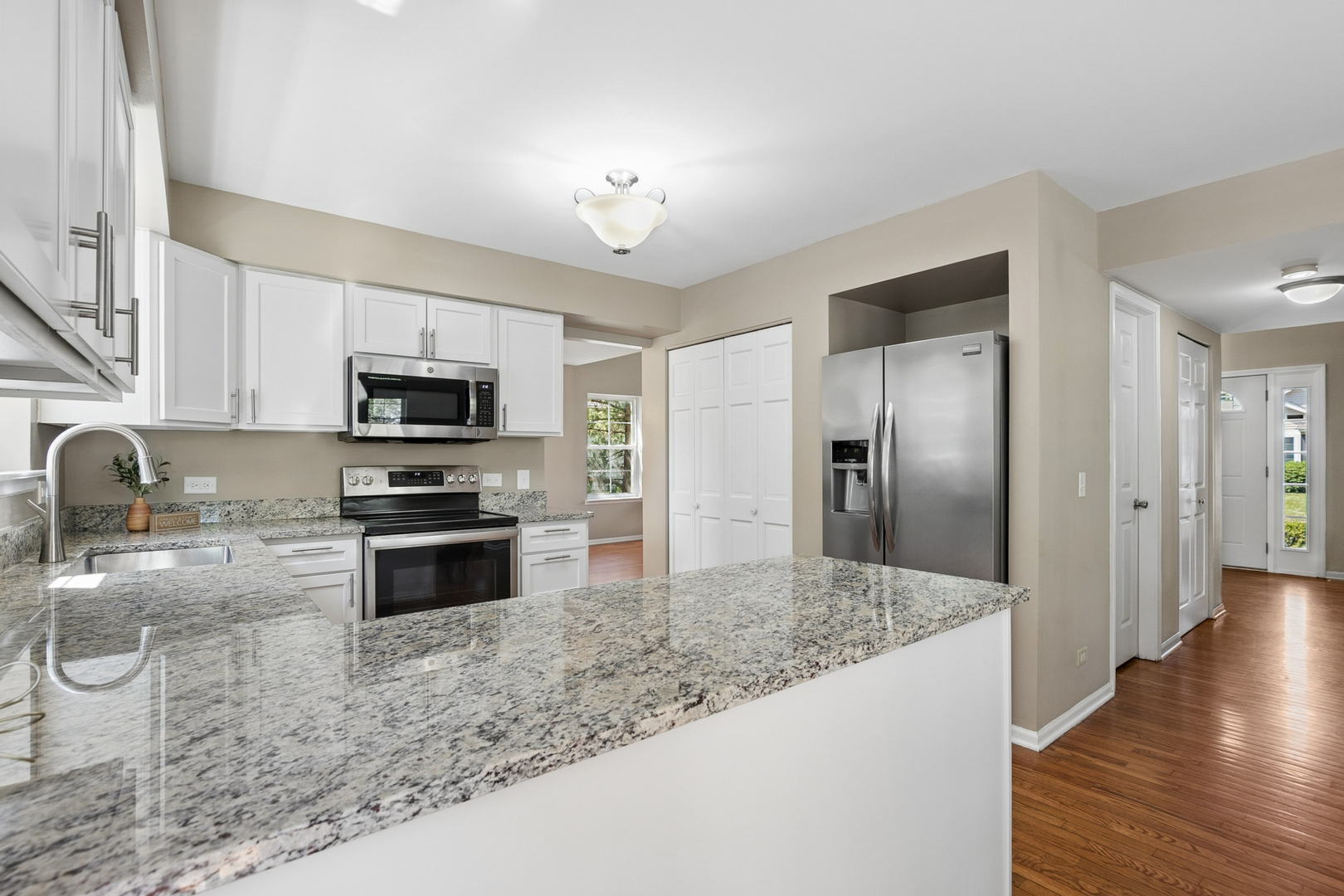 139 N Crooked Lake Lane, Lindenhurst, IL 60046