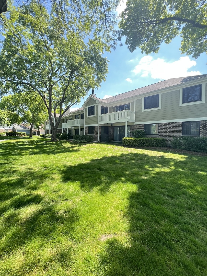 1106 Wildberry Court #B1, Wheeling, IL 60090