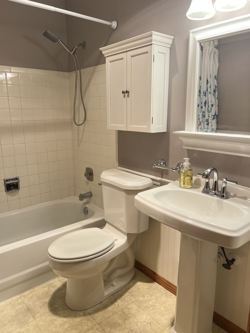 1106 Wildberry Court #B1, Wheeling, IL 60090