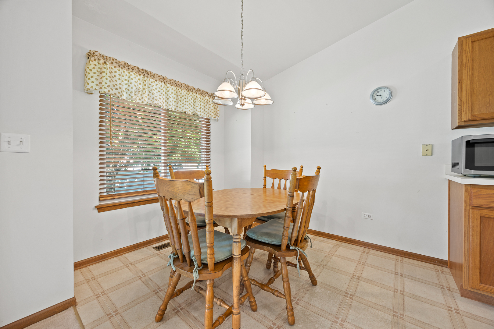 205 Woodlet Lane, Bolingbrook, IL 60490