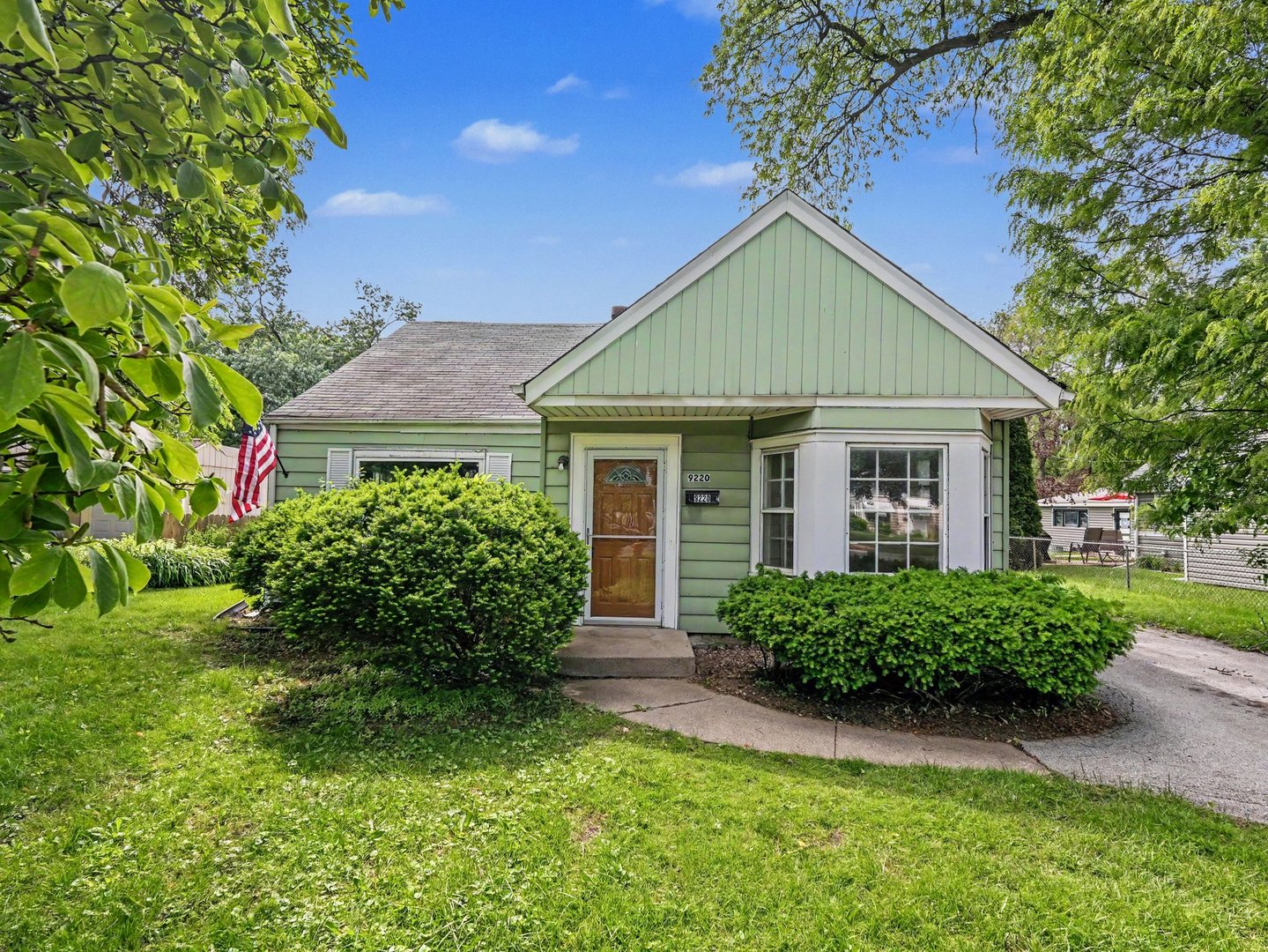 9220 Monitor Avenue, Oak Lawn, IL 60453