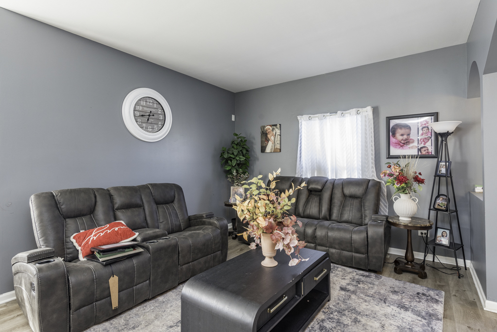 1995 W Meadowview Drive, Round Lake, IL 60073