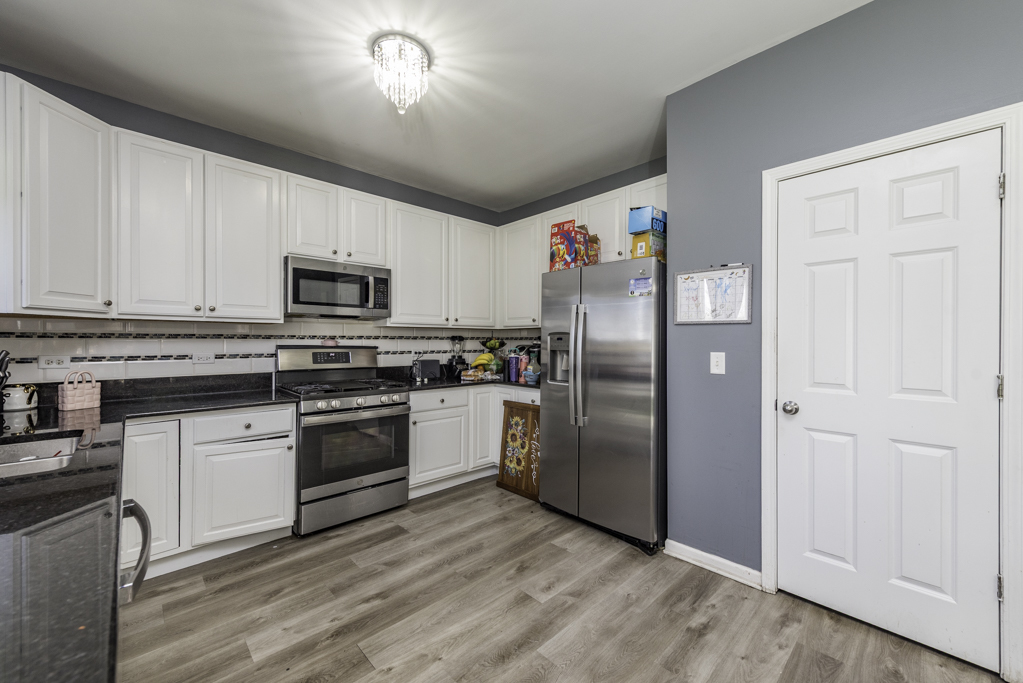 1995 W Meadowview Drive, Round Lake, IL 60073