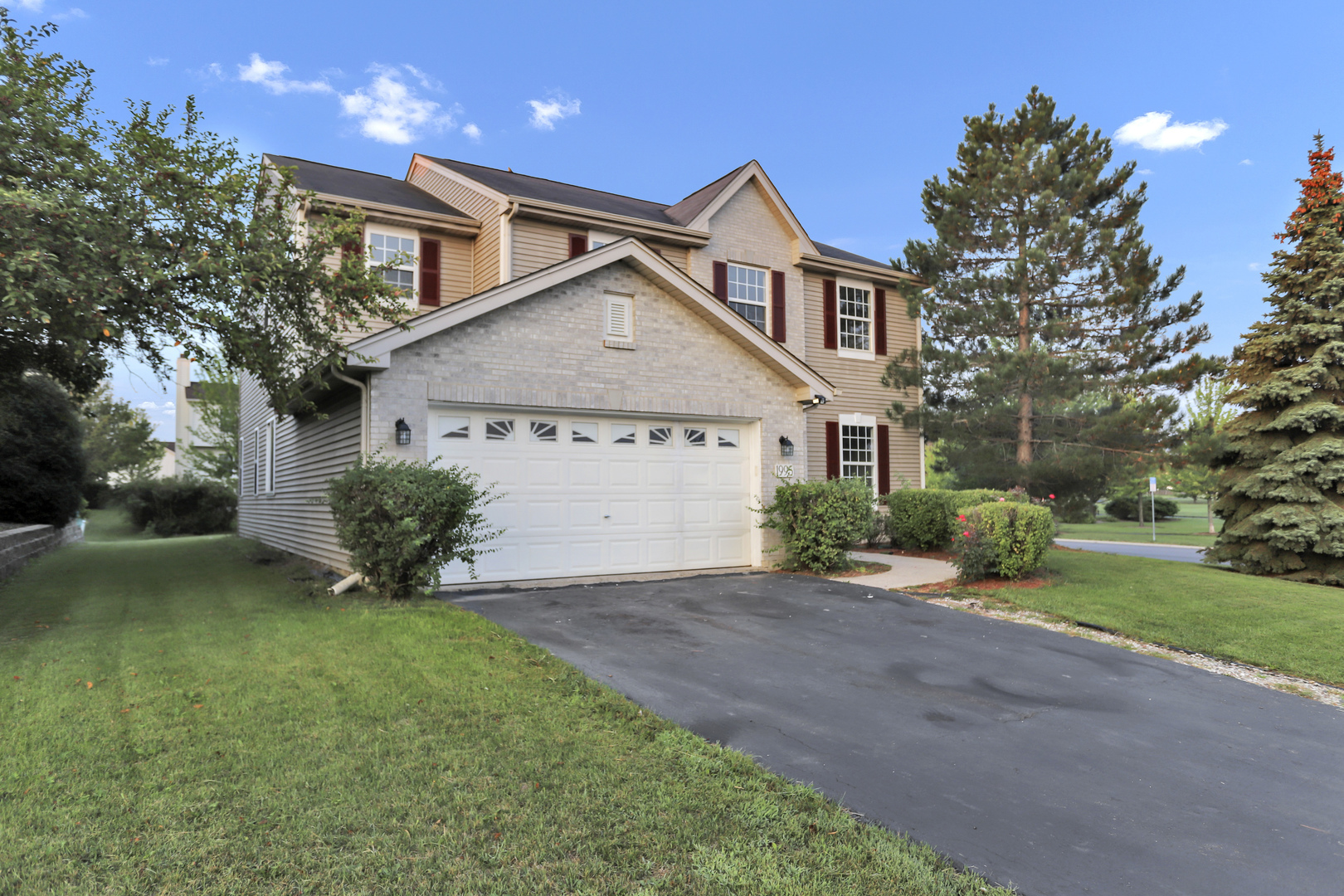 1995 W Meadowview Drive, Round Lake, IL 60073
