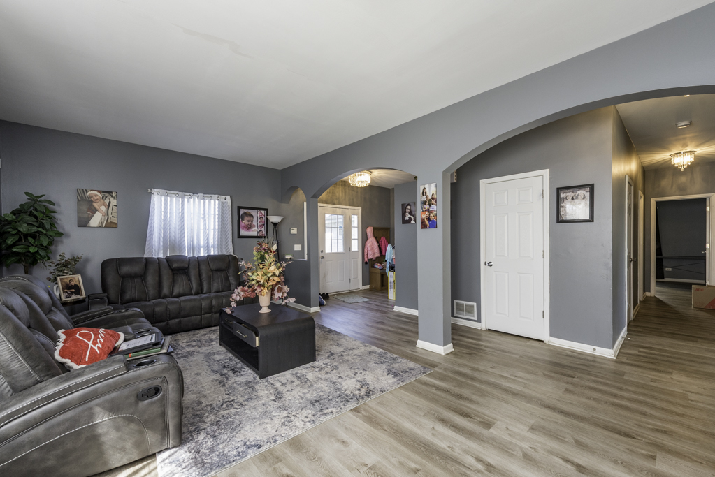 1995 W Meadowview Drive, Round Lake, IL 60073