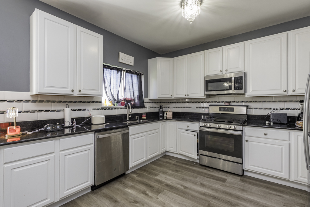 1995 W Meadowview Drive, Round Lake, IL 60073