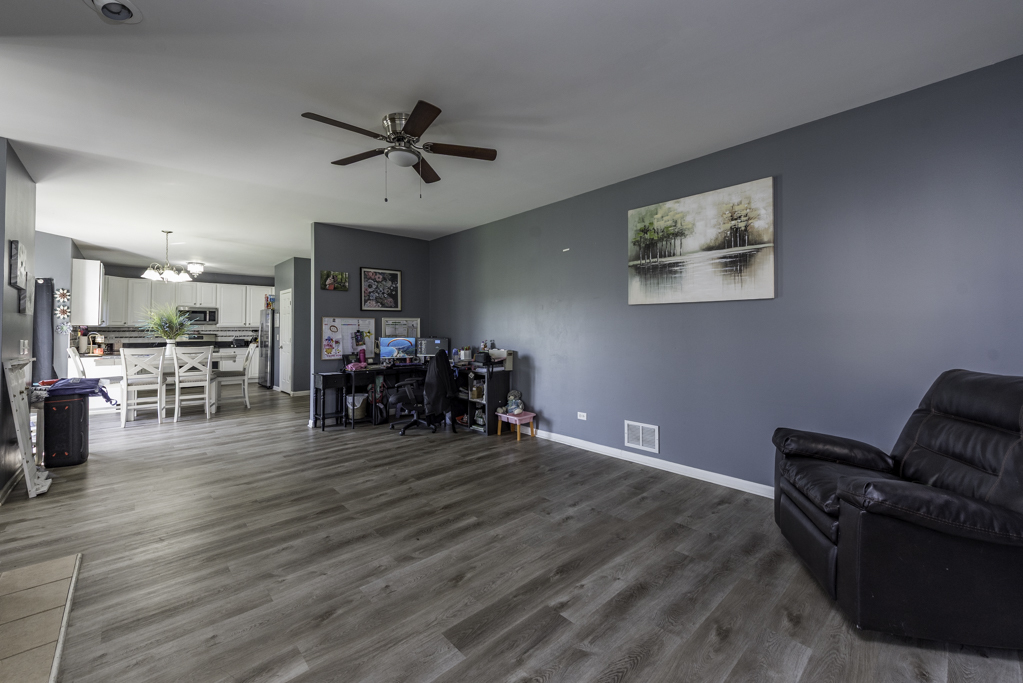 1995 W Meadowview Drive, Round Lake, IL 60073