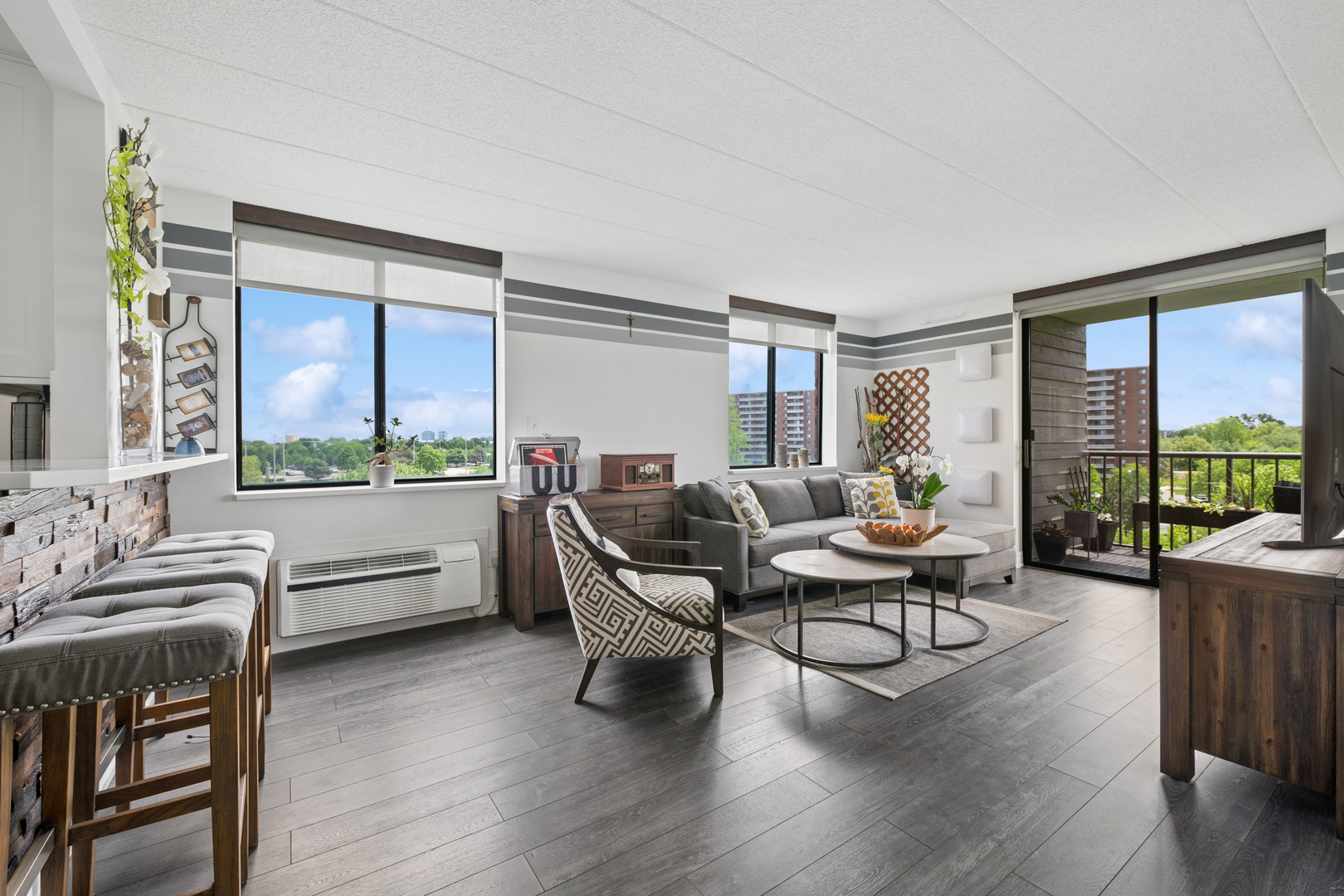 75 Kristin Circle #512, Schaumburg, IL 60195